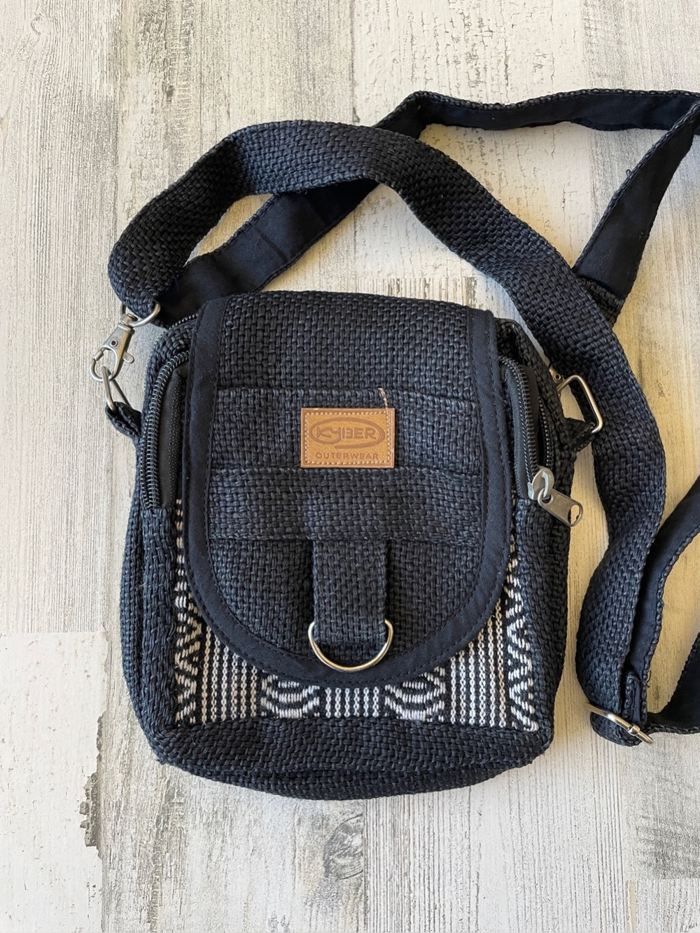 Kyber Black Jute Woven Crossbody Bag Lots of Pockets Can Wear on a Belt Also EUC